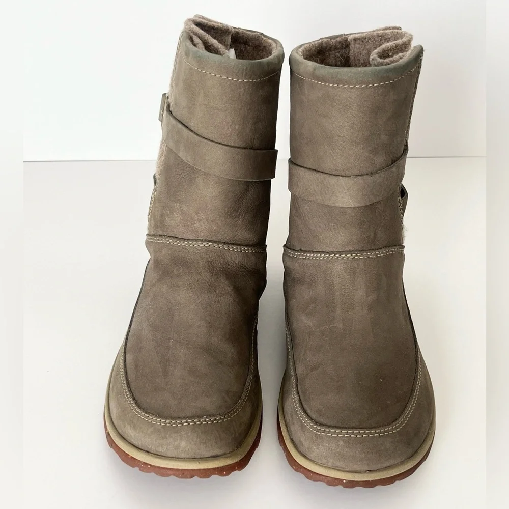 Chaco Hopi leather wool lined leather winter Boots sandstone 7.5